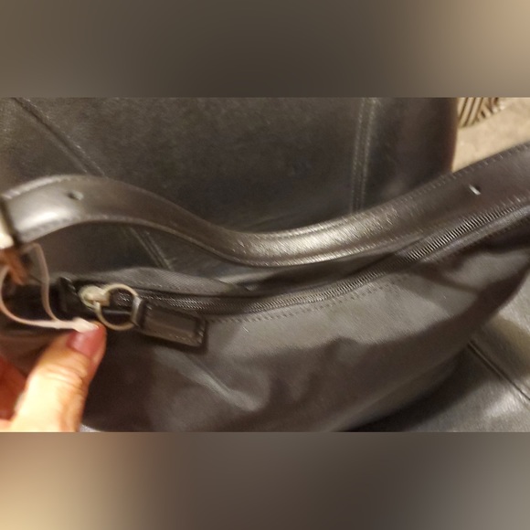 Authentic Women’s Coach hobo shoulder bag, NWT - Picture 3 of 7